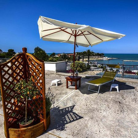 Golden Bay Bed & Breakfast ตรานิ ภายนอก รูปภาพ
